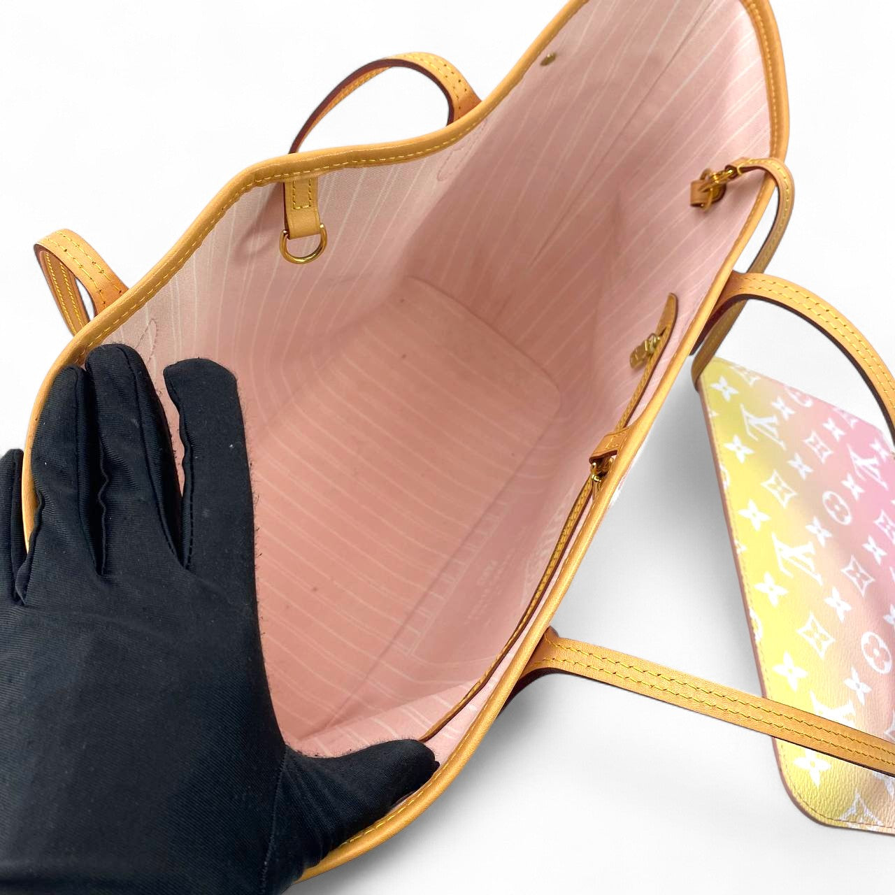 LV Neverfull By The Pool MM