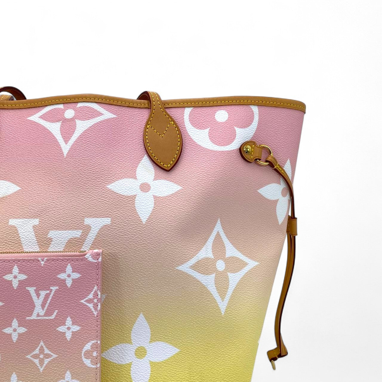 LV Neverfull By The Pool MM