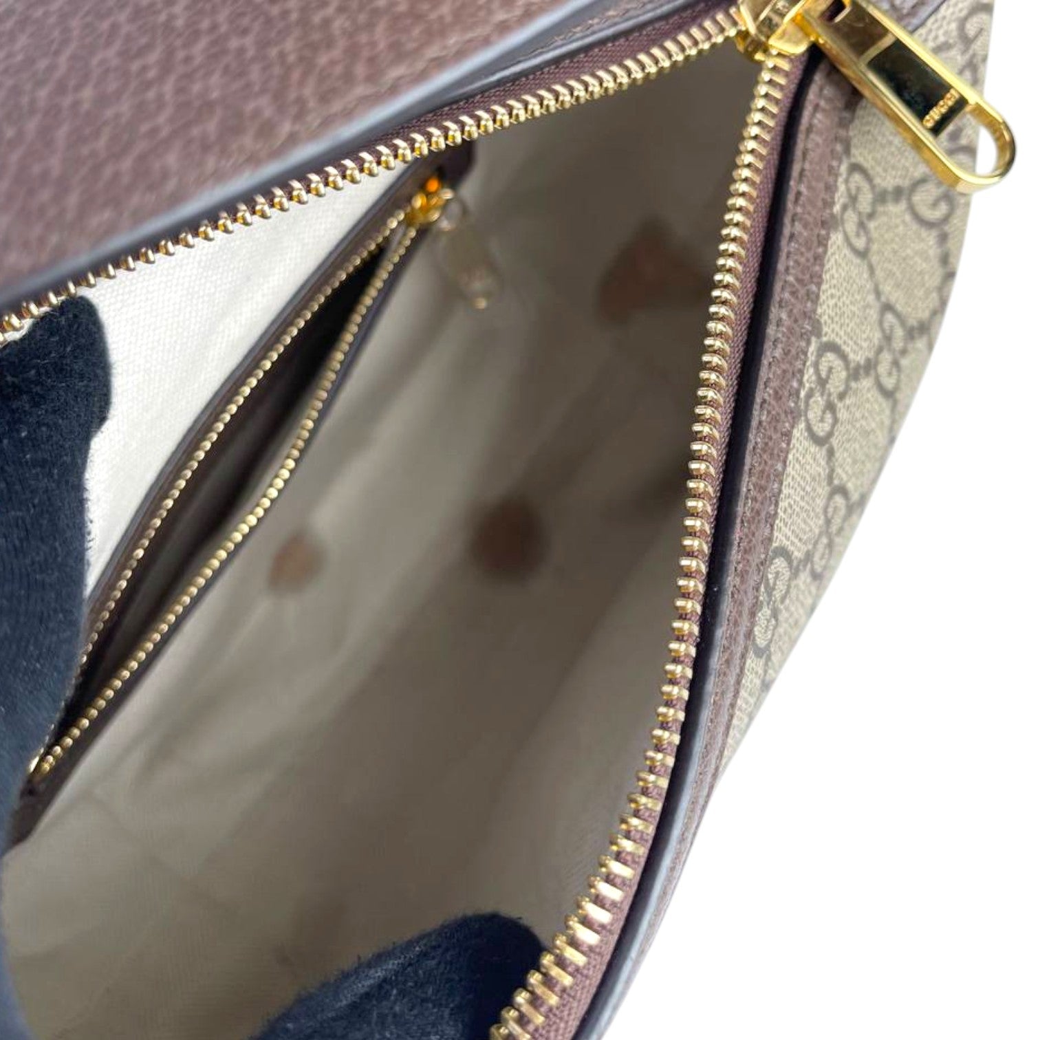 GG Supreme Messenger Flat Shoulder Bag