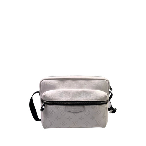 LV Outdoor Messenger