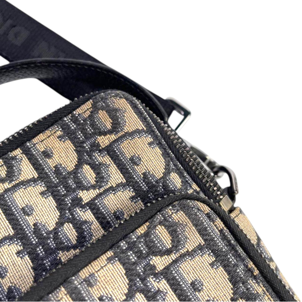 Dior Vertical Sling