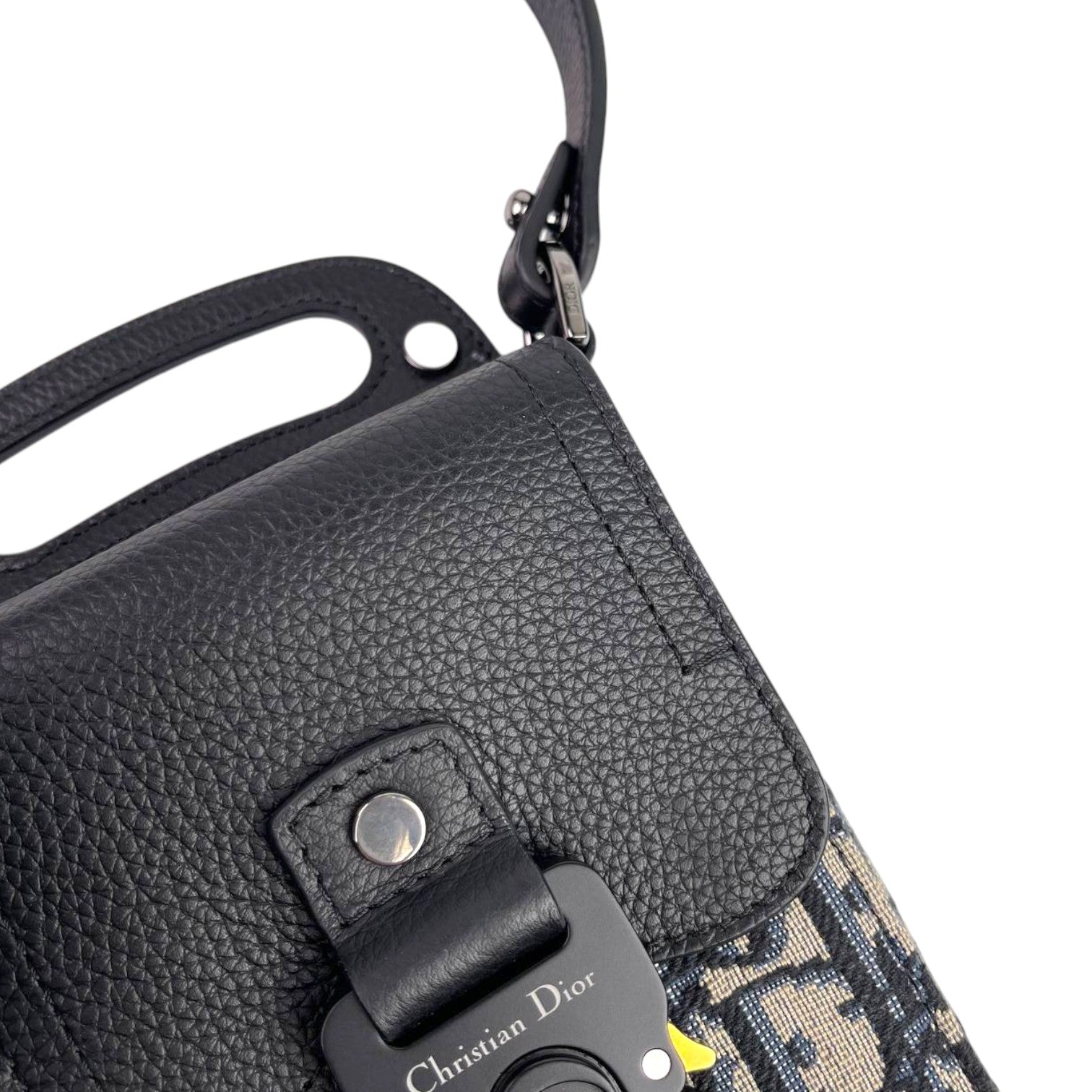 Dior Vertical Saddle