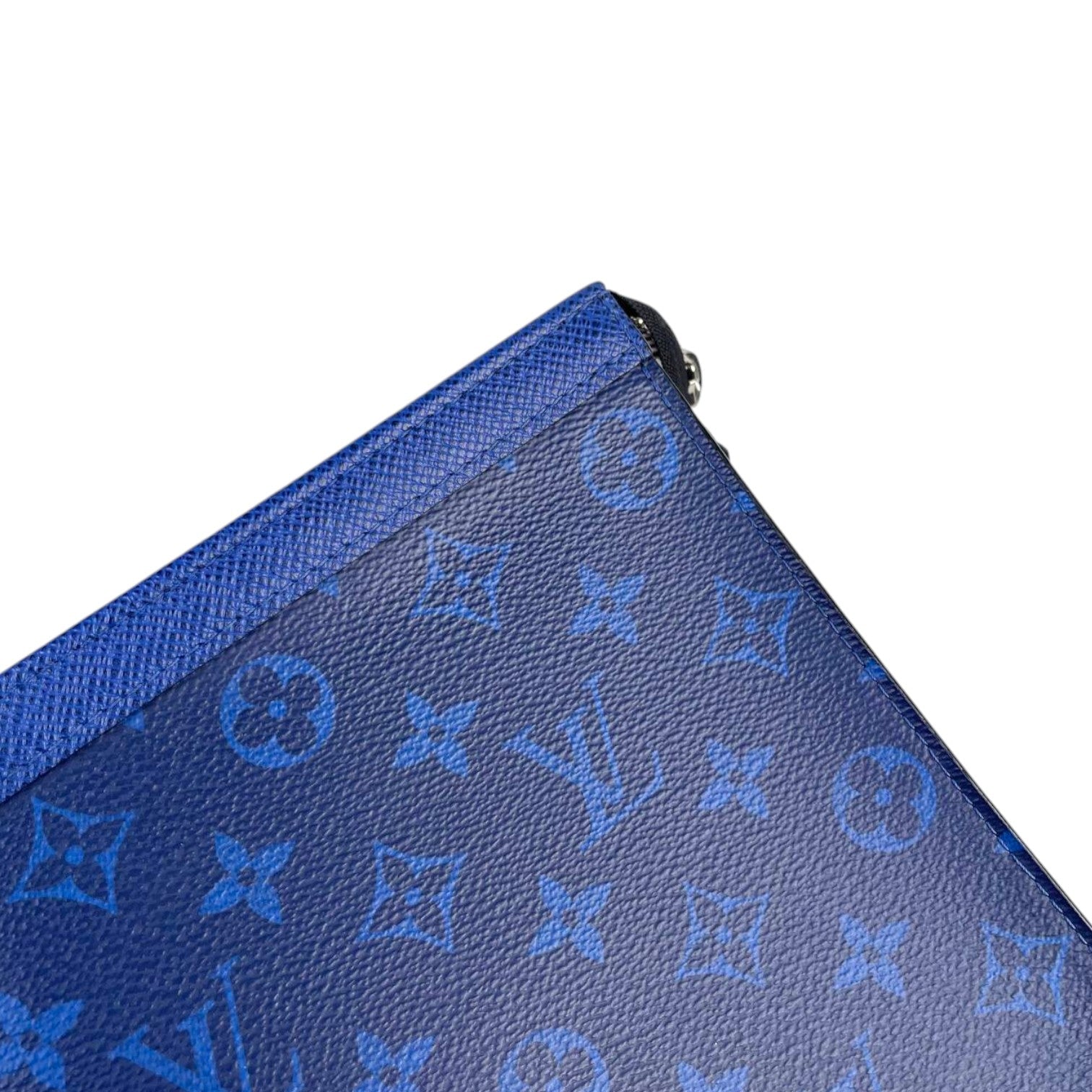 LV Pochette Voyage MM Taigarama