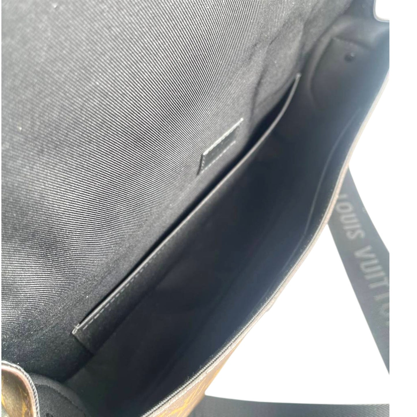 Louis Vuitton Archy Messenger MM