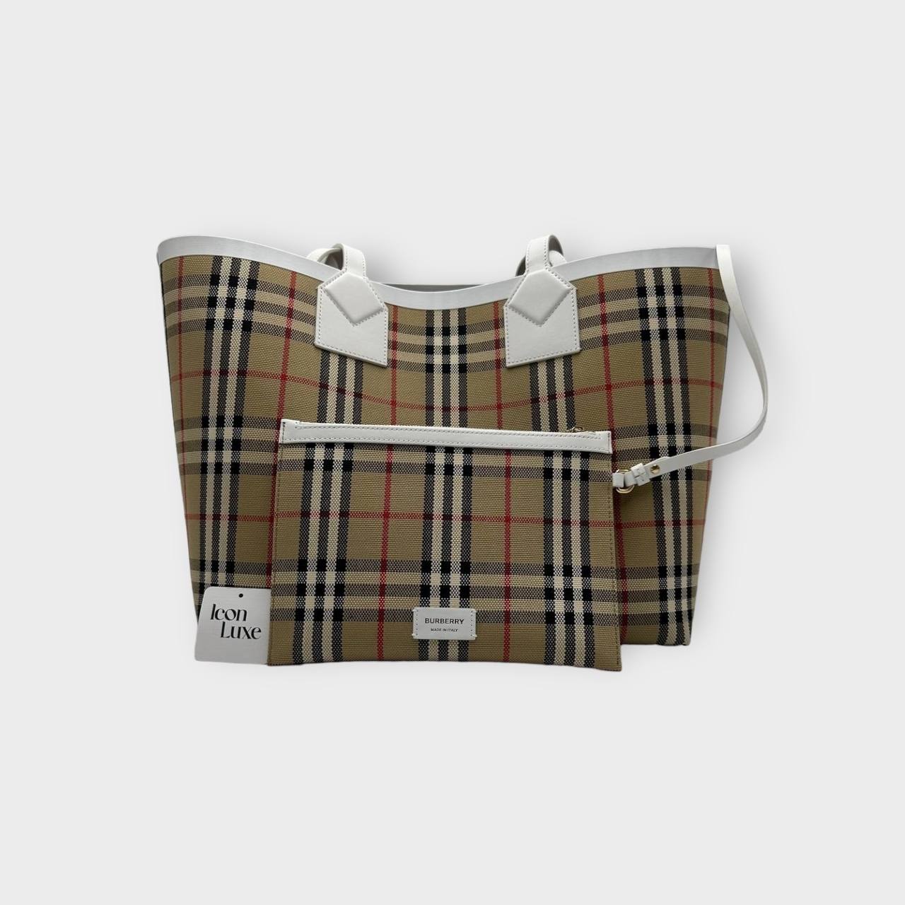 Burberry Vintage Canvas London